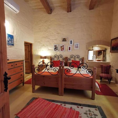 Peaceful Farmhouse Stay With Cozy Yard Għarb Exterior foto